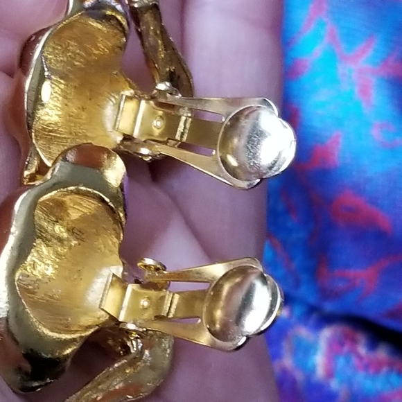 Relisted - Elephant clip earrings gold tone green eyes chunky - Picture 7 of 9